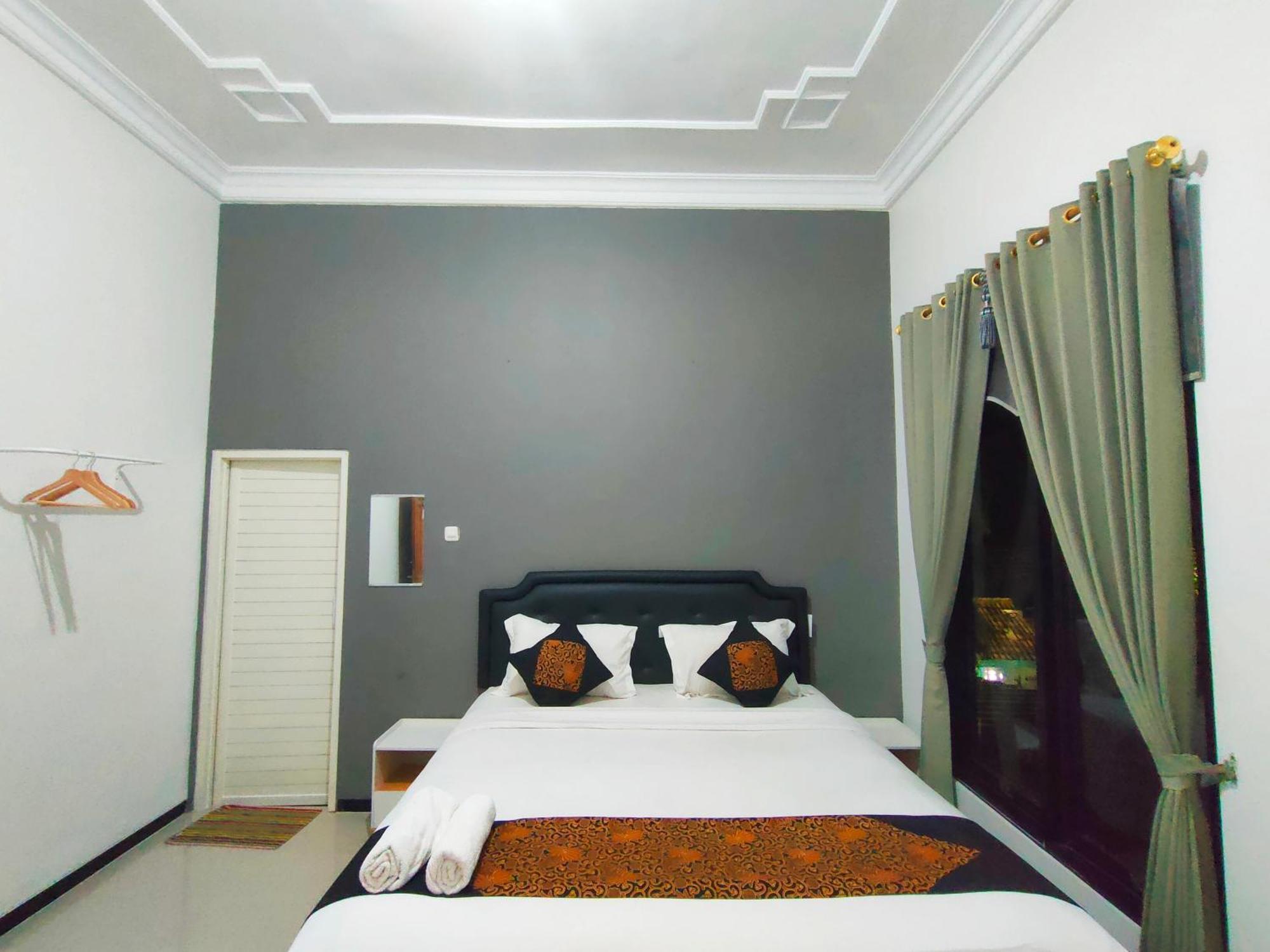 Готель Tjahaja Baroe Syariah Mitra Reddoorz At Dukuh Kupang Сурабая Екстер'єр фото